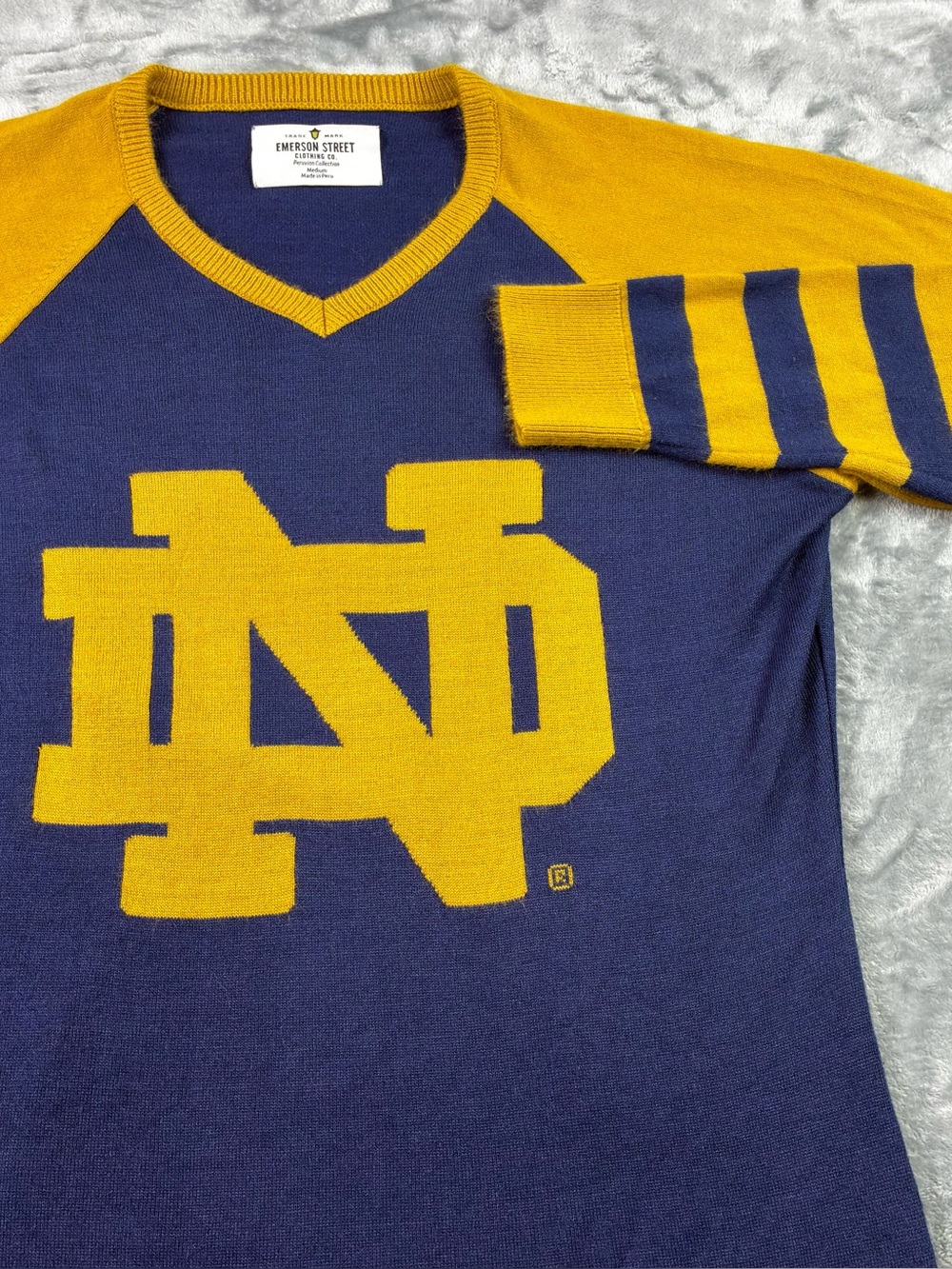 Notre Dame Fighting Irish Womens Emerson Street V-Neck Sweater Size Medium NCAA